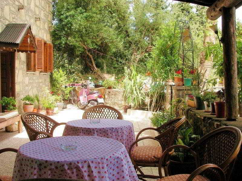 Yuekser Pansiyon Side Exterior photo